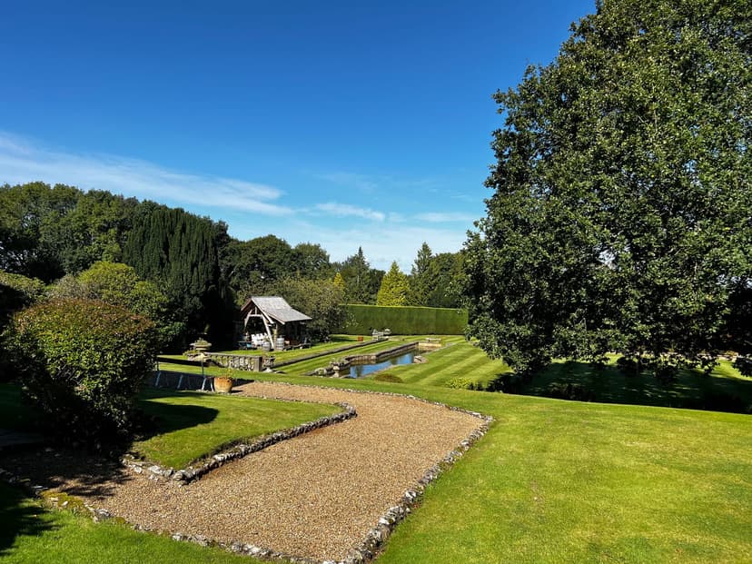 Weed Control Sevenoaks: A Strategy for Beds, Paths and the Long Game